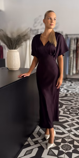 Elegantne tumelilla satiinkleit 2034