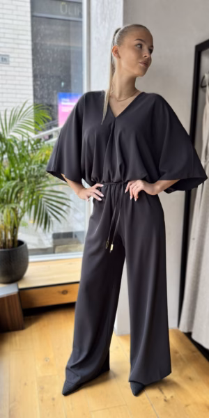 Tumehall kimonolõikeline pükskostüüm 49