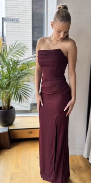 Veinipunane sirge lõikega maksikleit 2058