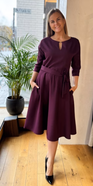 Lillakaspunane klassikalaine kleit 2074