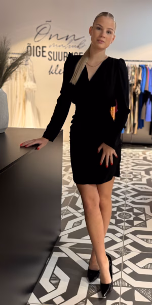 Must pikkade varrukatega minikleit 2101