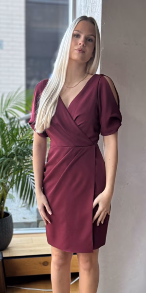 Veinipunane avatud varrukatega kleit 2086