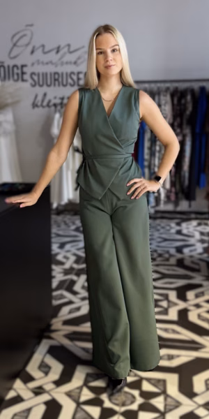 Roheline kaheosaline komplekt - püksid ja vest 57