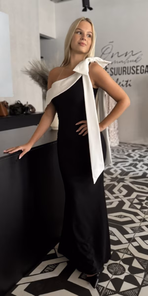 Must/valge merineitsi lõikeline maksikleit 2171